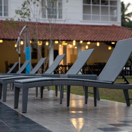 The Covanro Airport Hotel - Katunayake Gampaha Exteriör bild