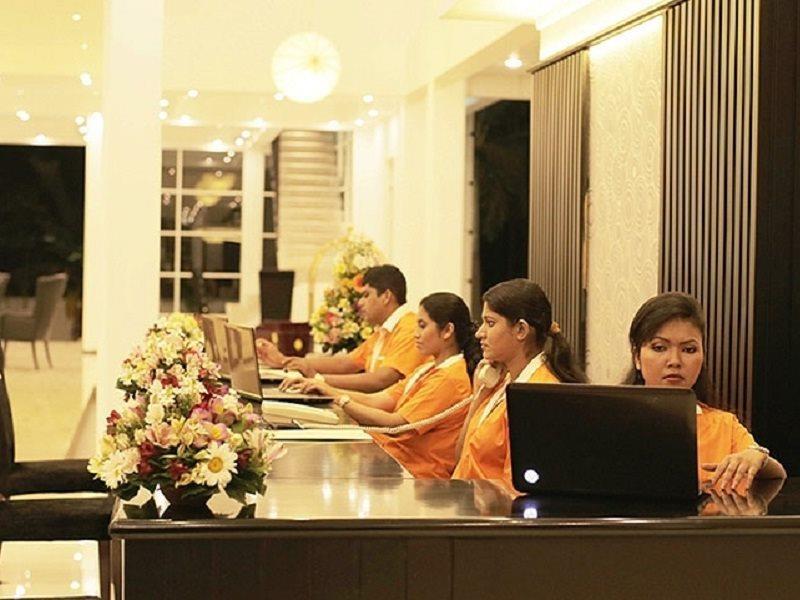 The Covanro Airport Hotel - Katunayake Gampaha Exteriör bild