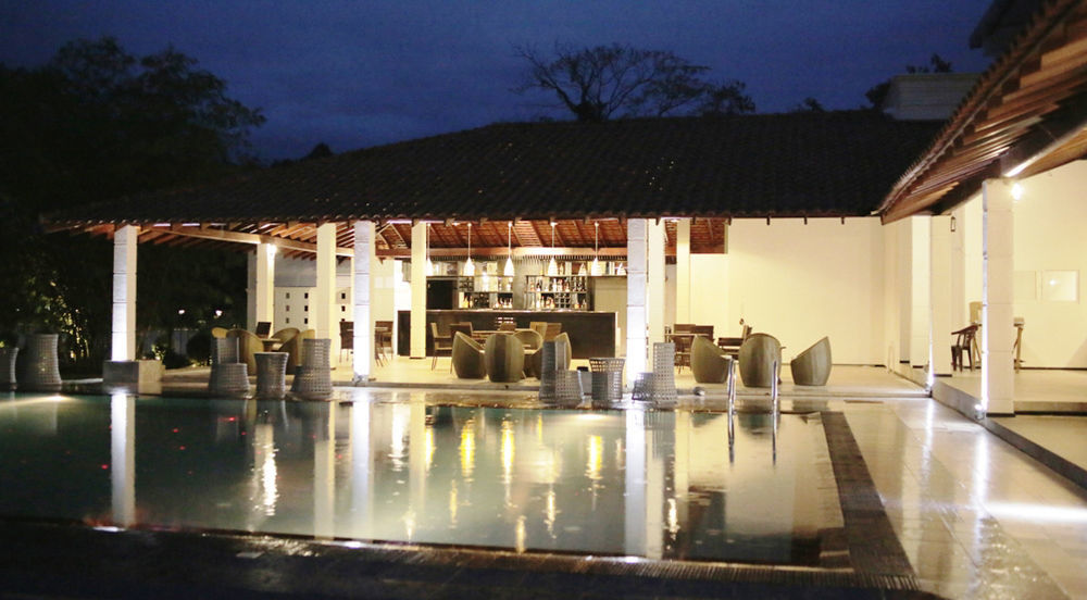 The Covanro Airport Hotel - Katunayake Gampaha Exteriör bild
