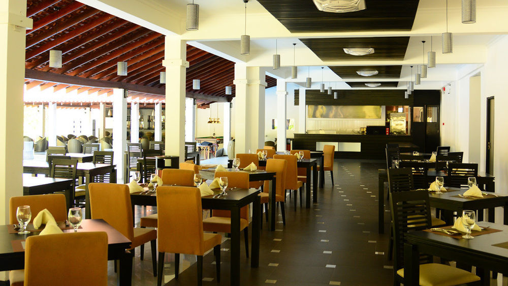 The Covanro Airport Hotel - Katunayake Gampaha Exteriör bild