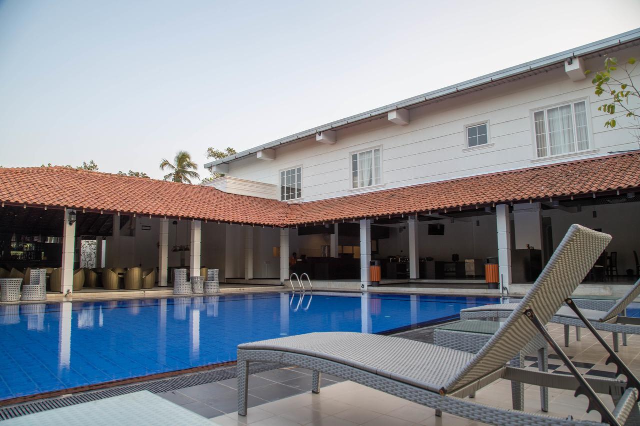 The Covanro Airport Hotel - Katunayake Gampaha Exteriör bild