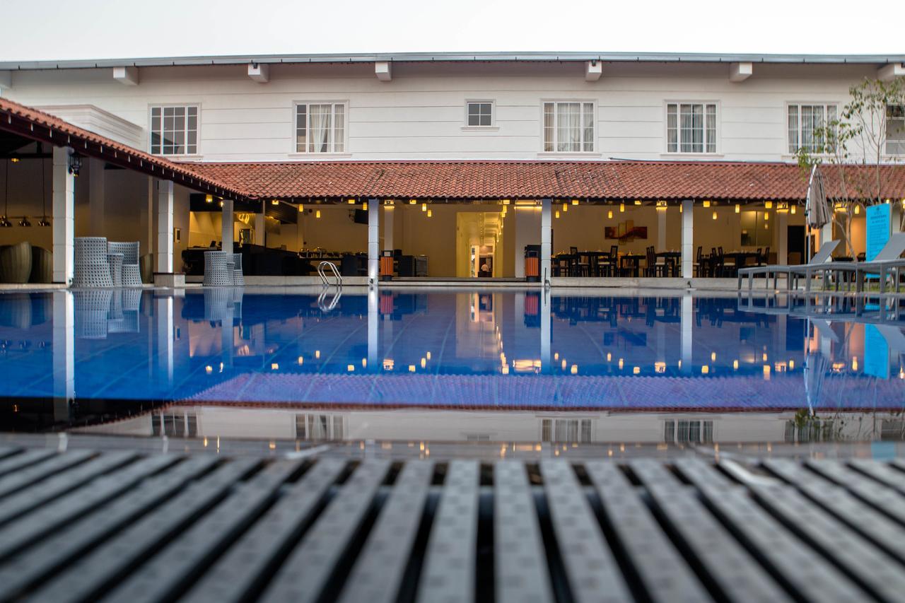 The Covanro Airport Hotel - Katunayake Gampaha Exteriör bild
