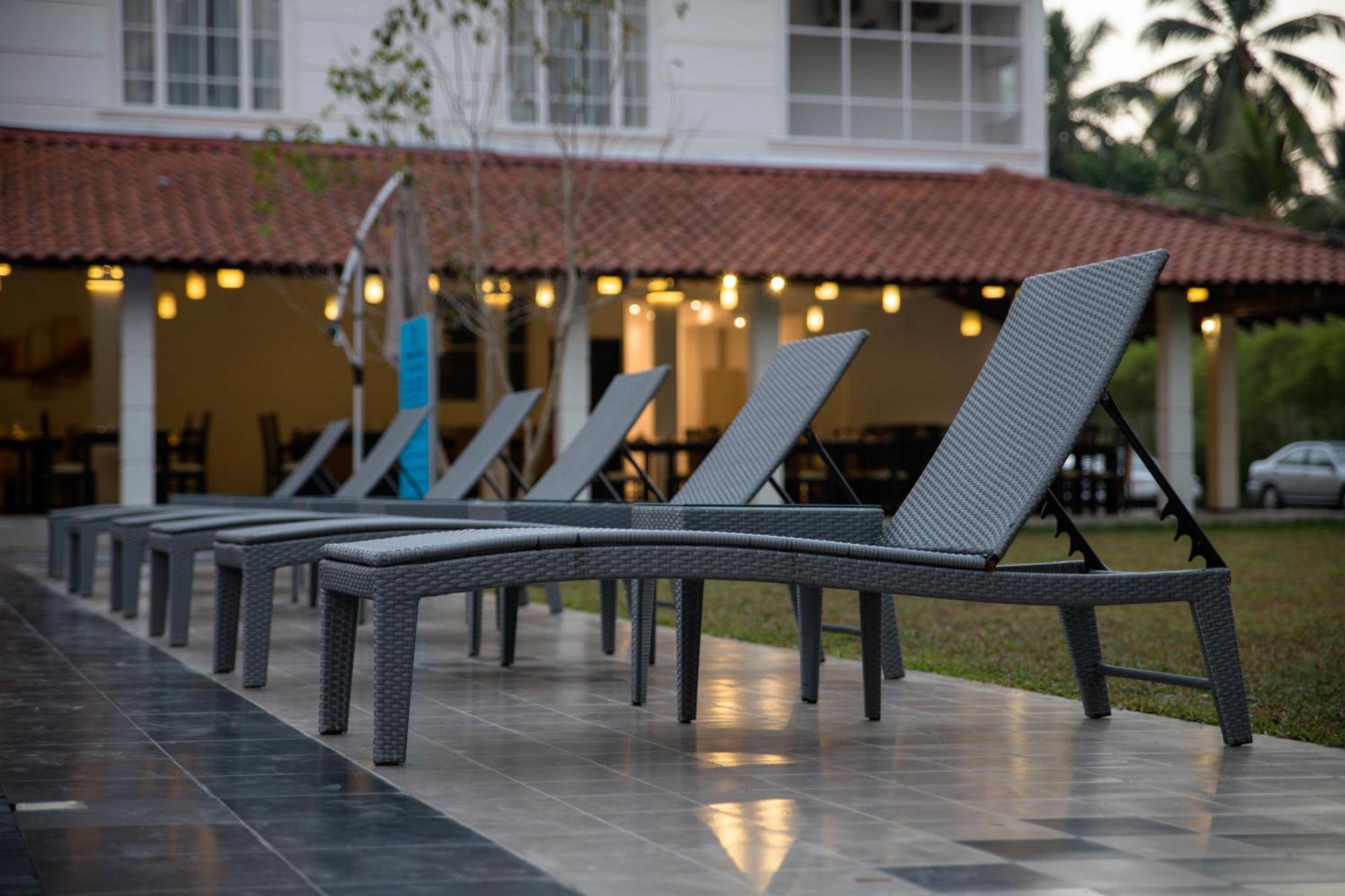 The Covanro Airport Hotel - Katunayake Gampaha Exteriör bild