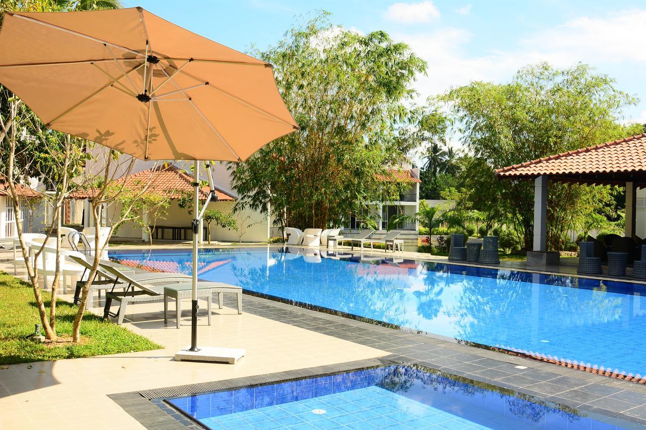 The Covanro Airport Hotel - Katunayake Gampaha Exteriör bild
