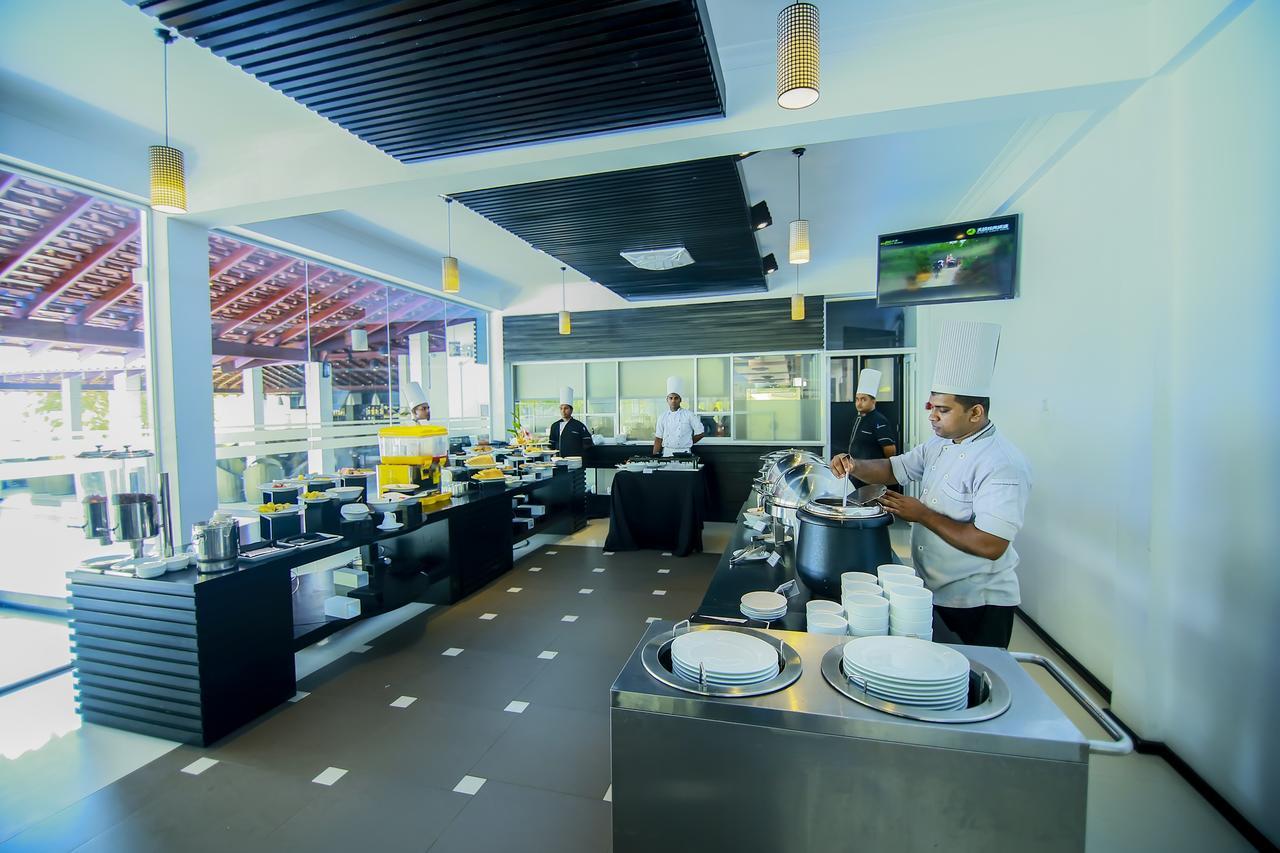 The Covanro Airport Hotel - Katunayake Gampaha Exteriör bild