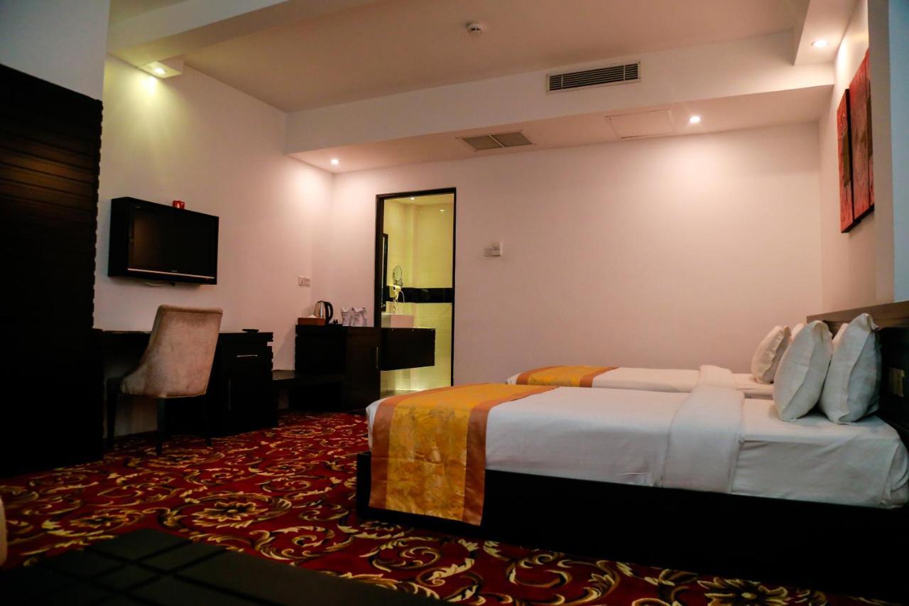 The Covanro Airport Hotel - Katunayake Gampaha Exteriör bild