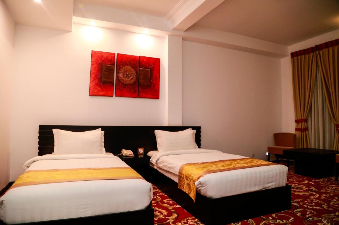The Covanro Airport Hotel - Katunayake Gampaha Exteriör bild